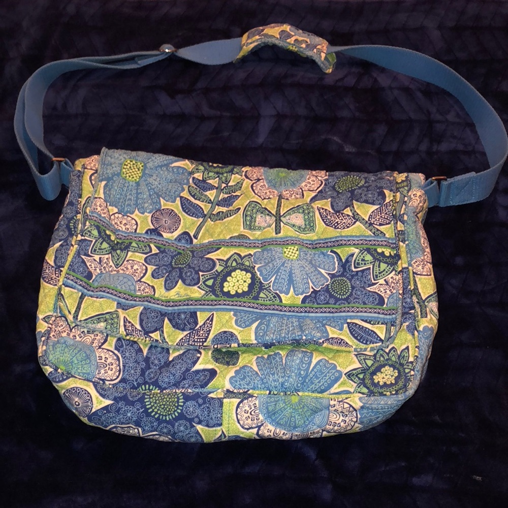 Vera Bradley Doodle Daisy Messenger Messenger Bag